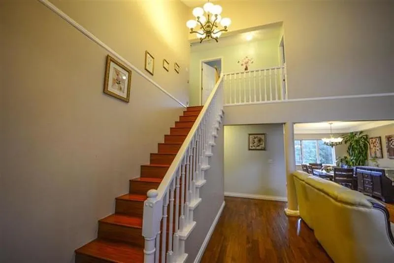 1590 Plateau Crescent