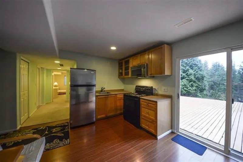 1590 Plateau Crescent