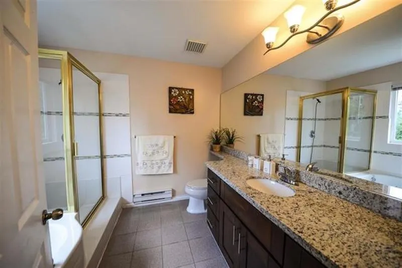 1590 Plateau Crescent