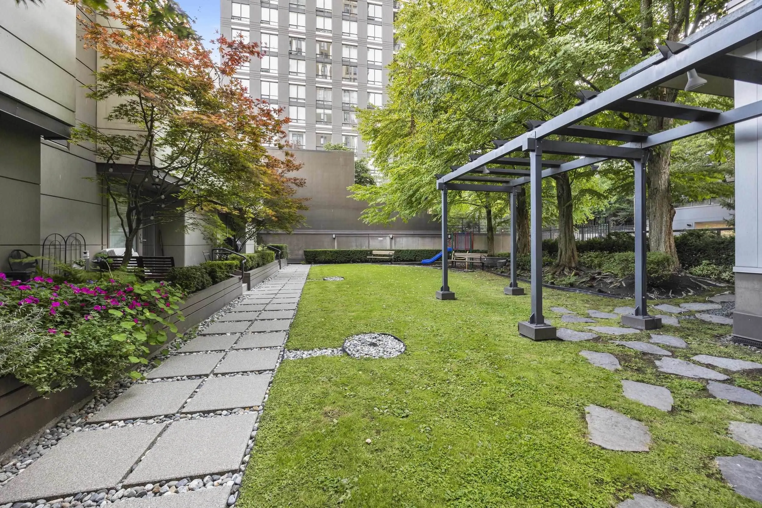 307 1001 Homer Street