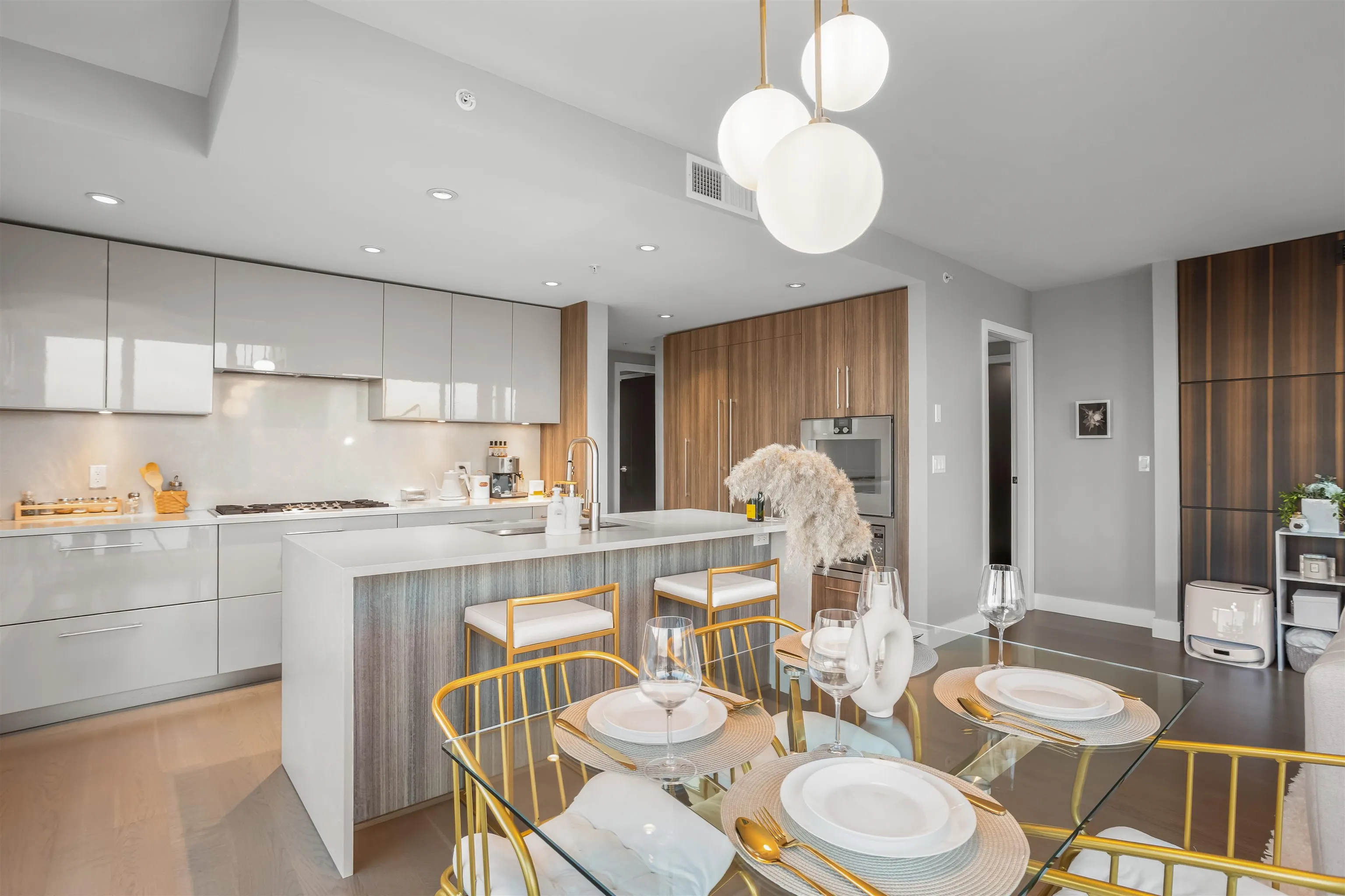 1208 210 Salter Street