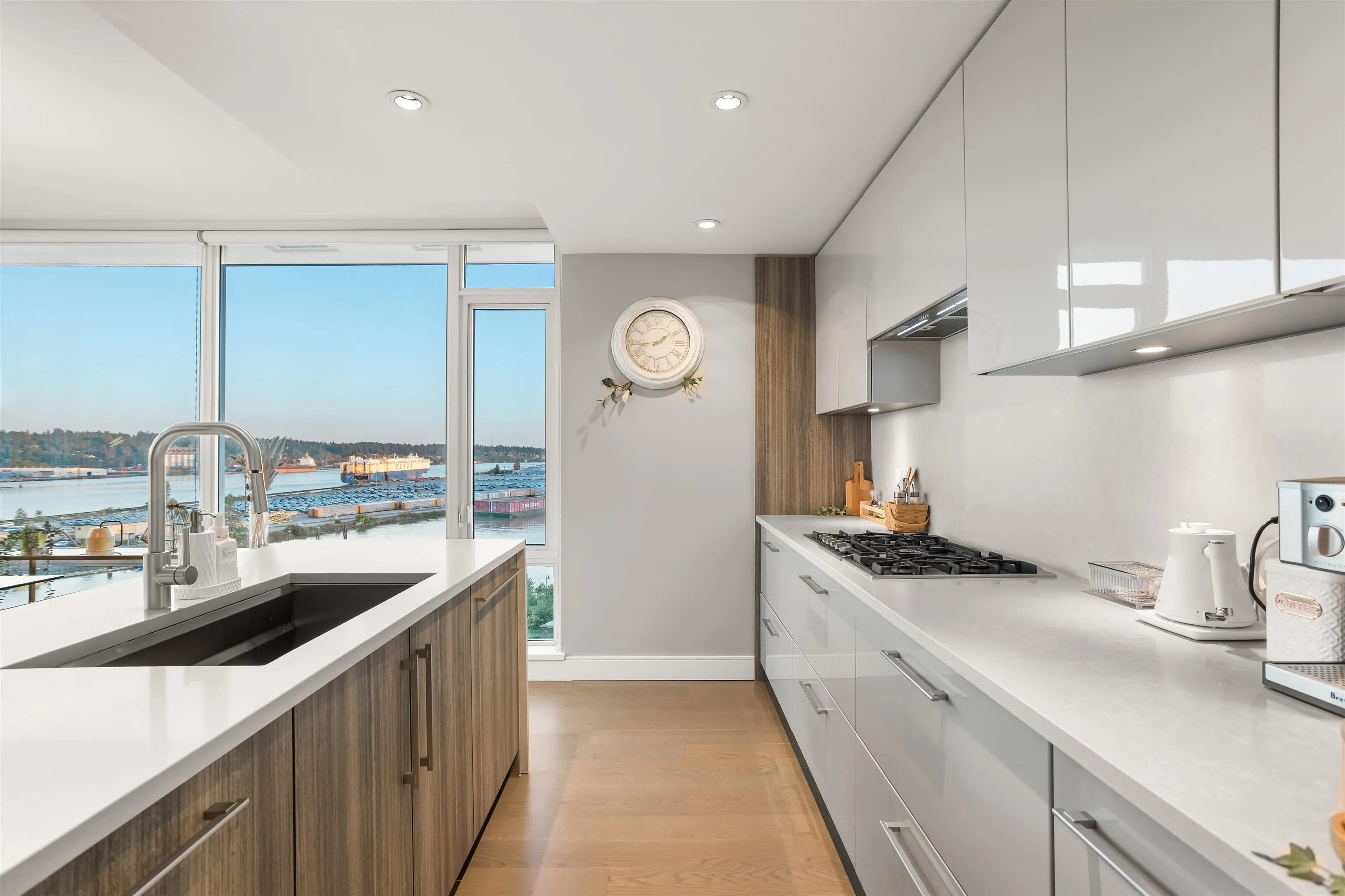 1208 210 Salter Street