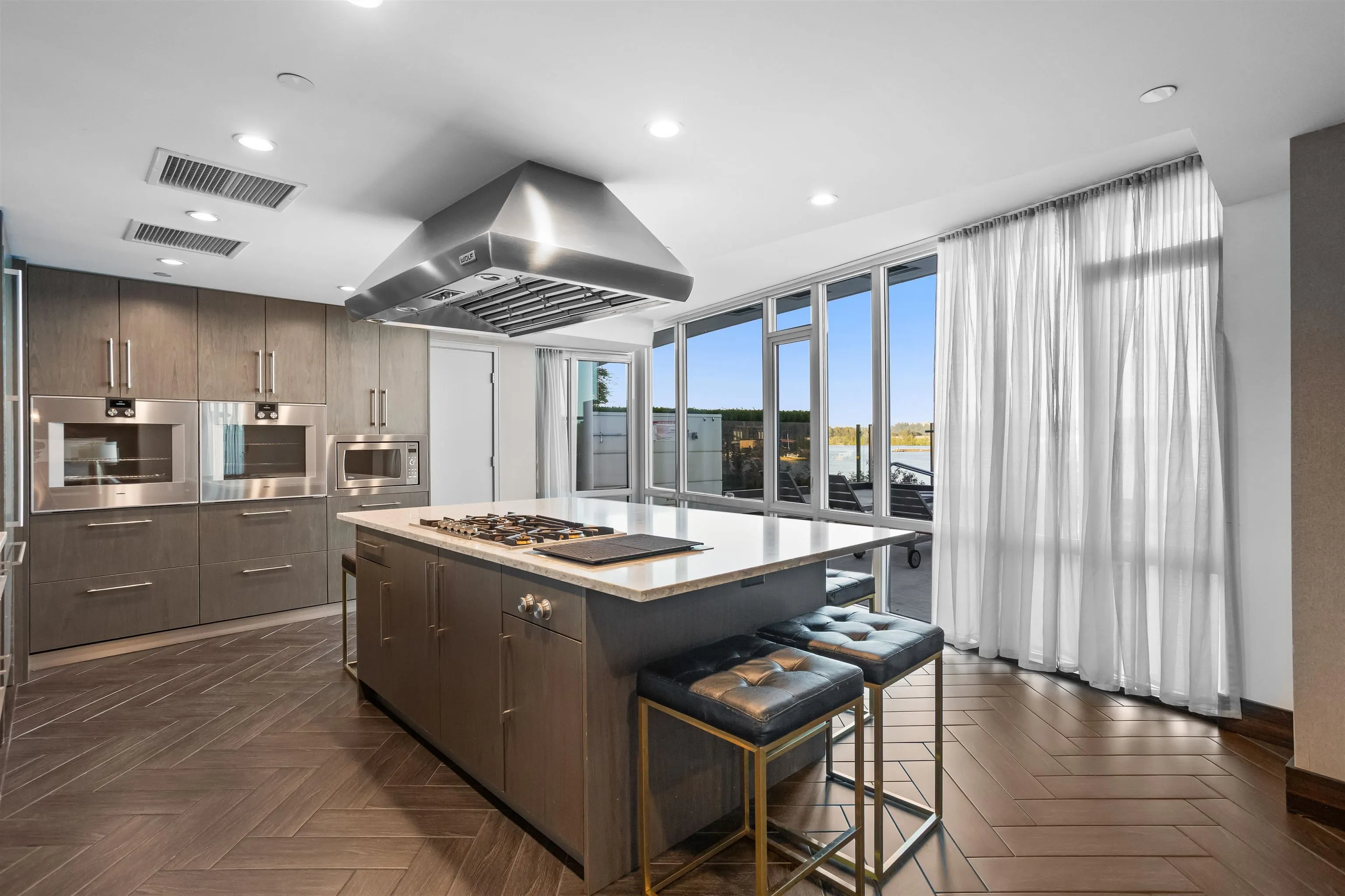 1208 210 Salter Street