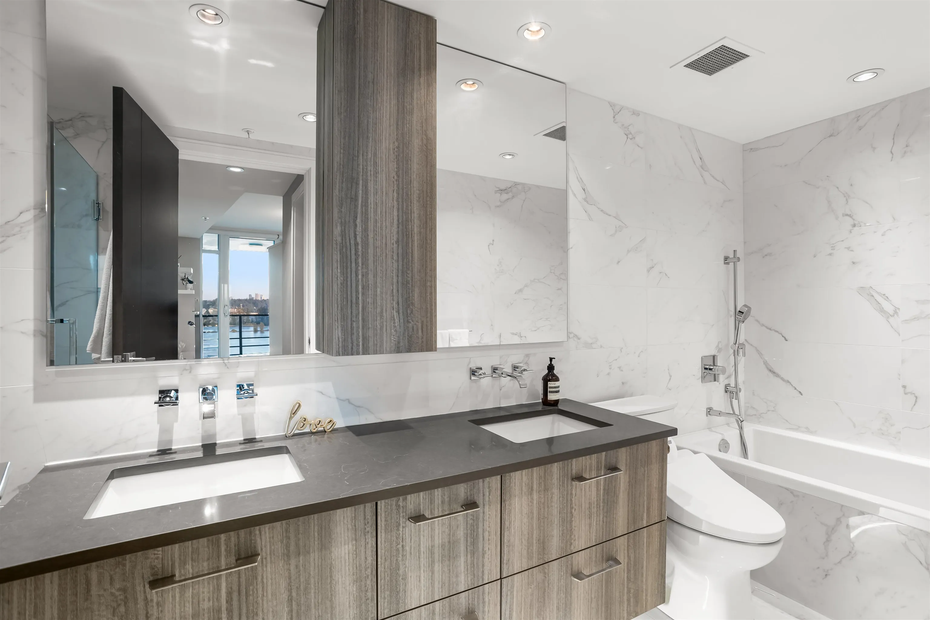 1208 210 Salter Street