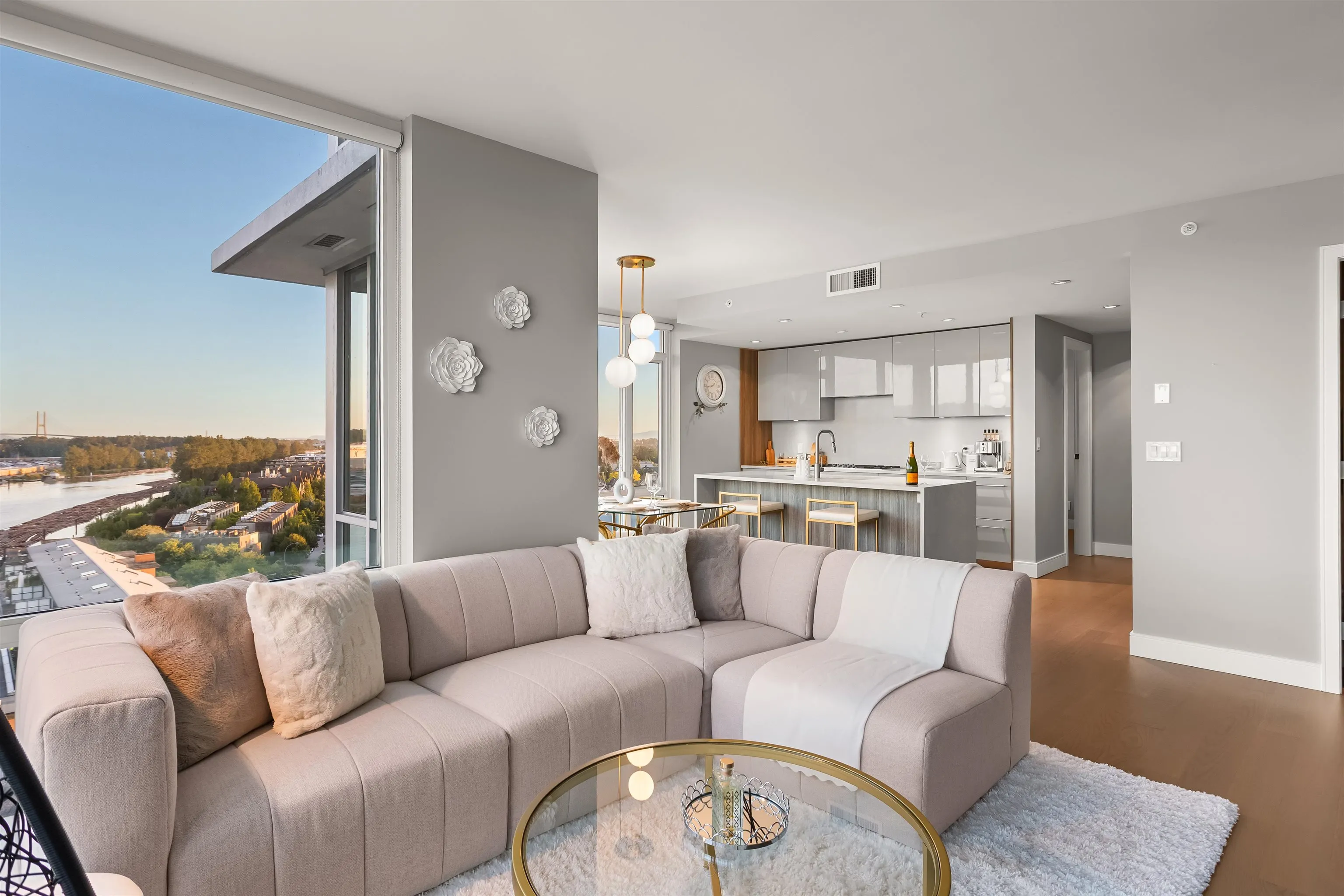 1208 210 Salter Street