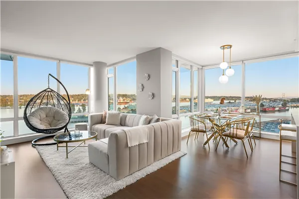 1208 210 Salter Street