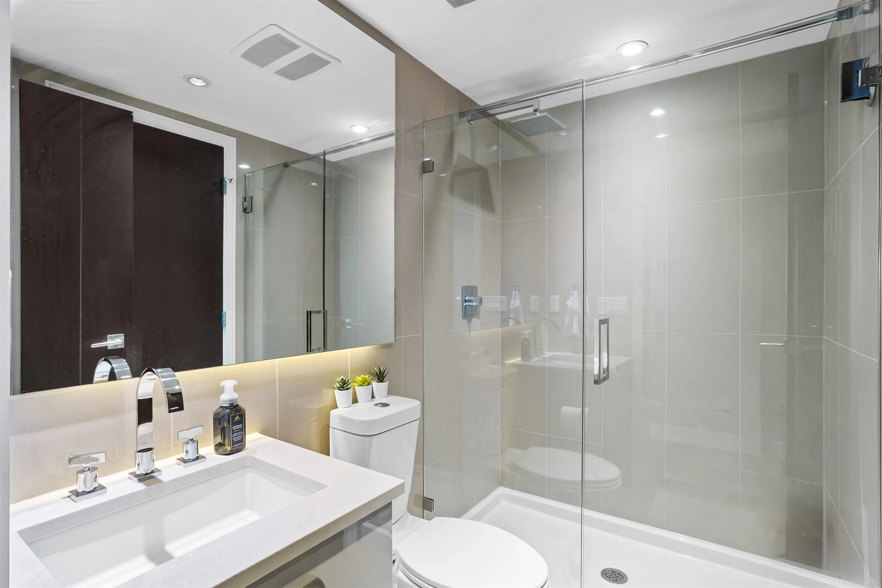 1208 210 Salter Street