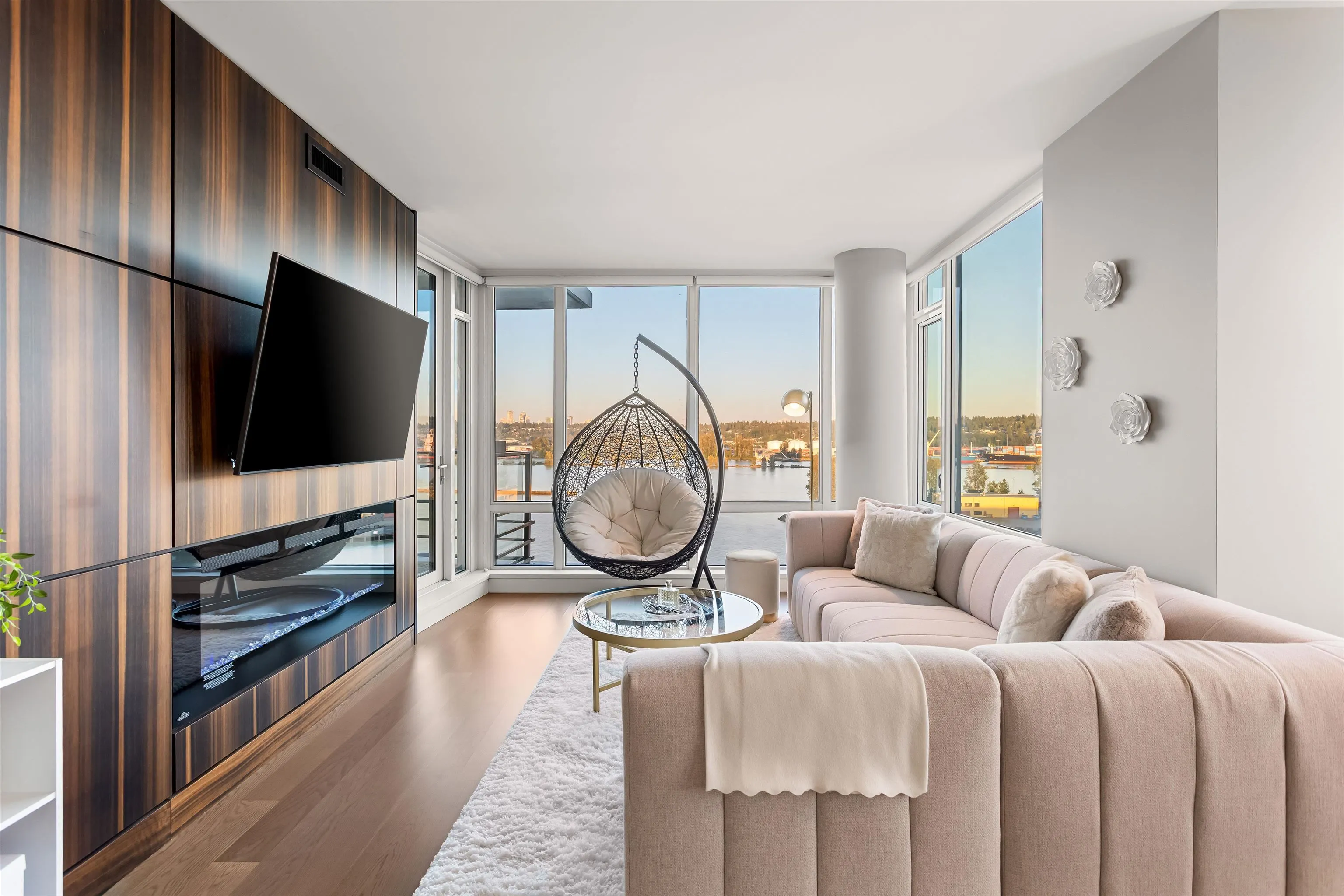 1208 210 Salter Street