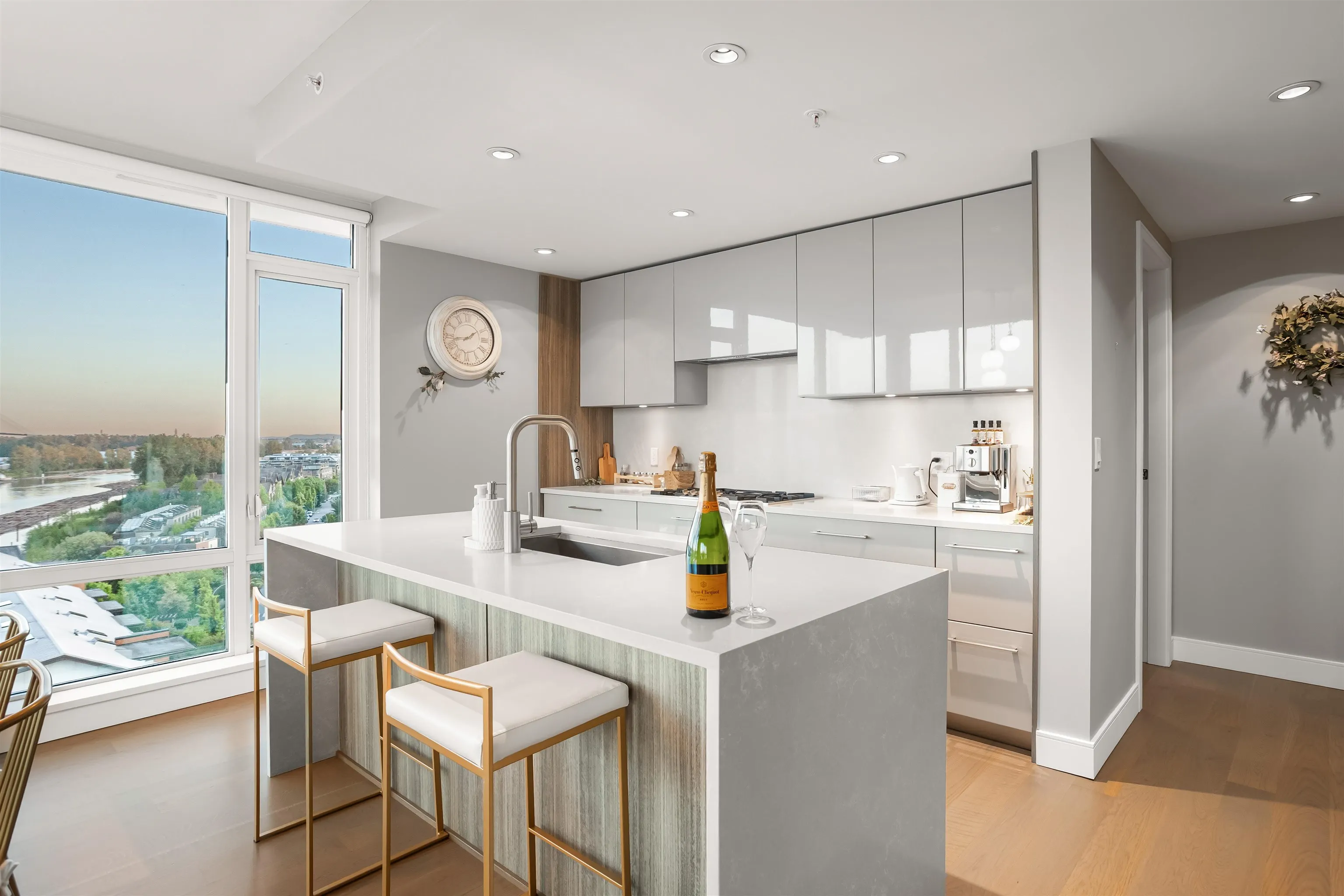 1208 210 Salter Street