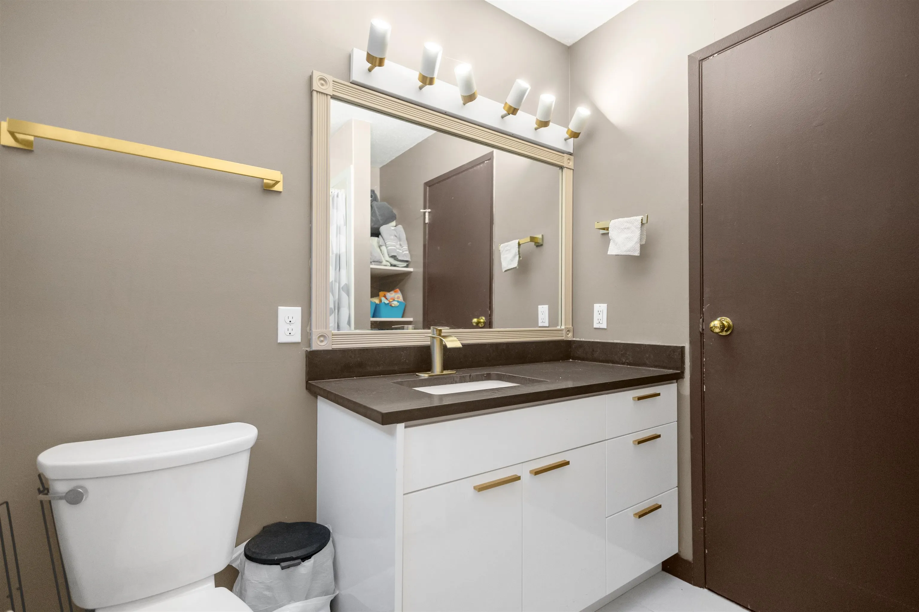 5741 Mayview Crescent