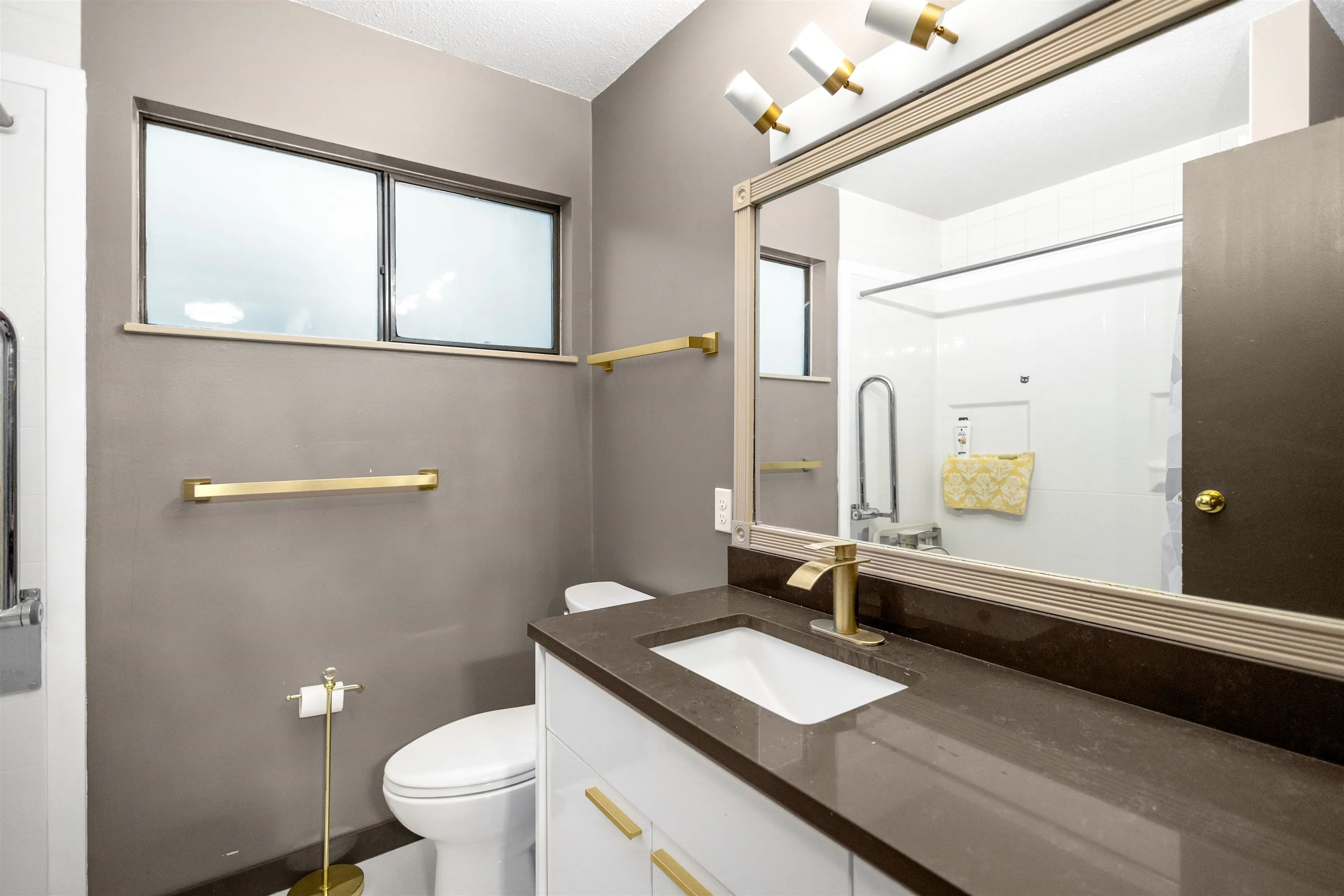 5741 Mayview Crescent