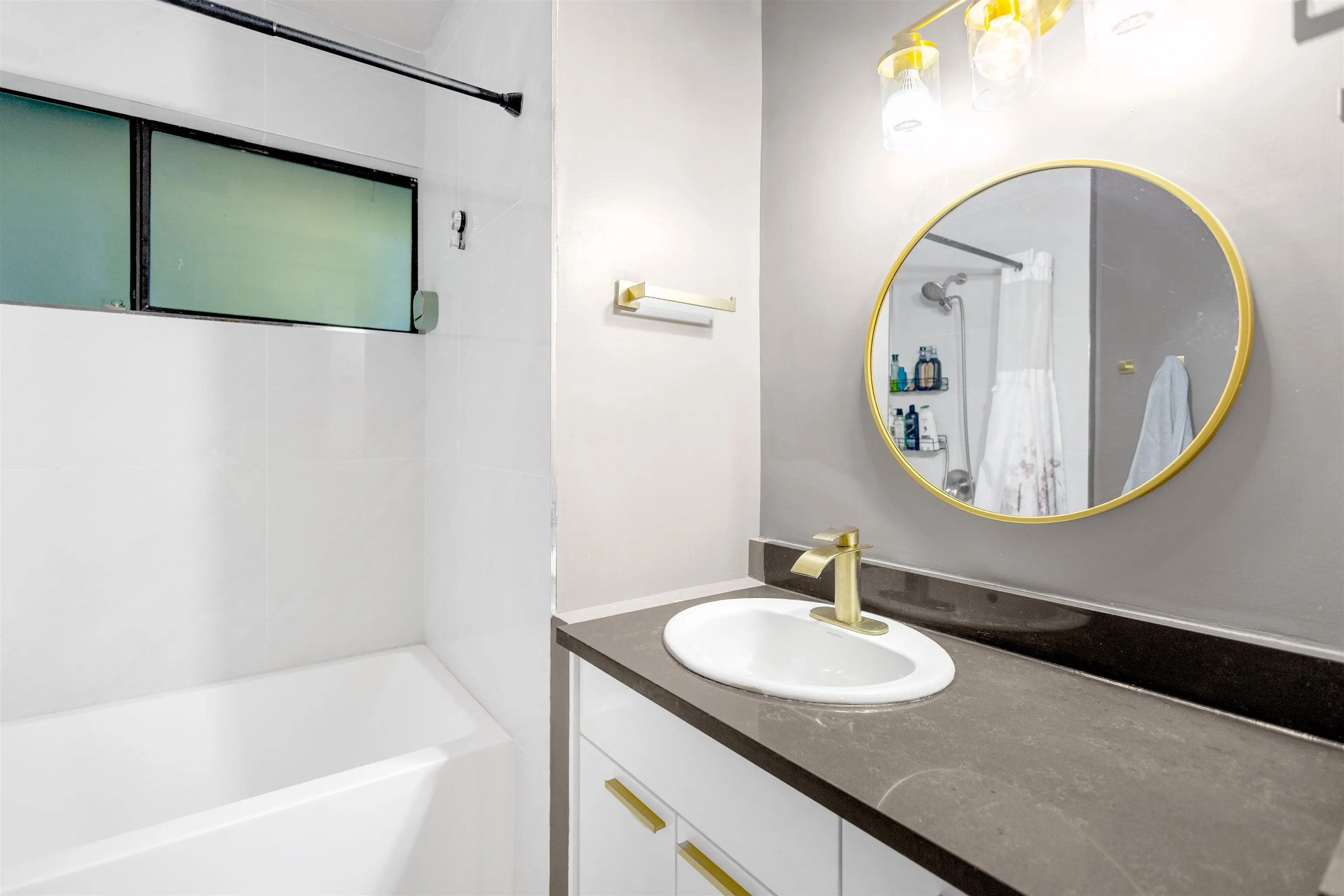 5741 Mayview Crescent