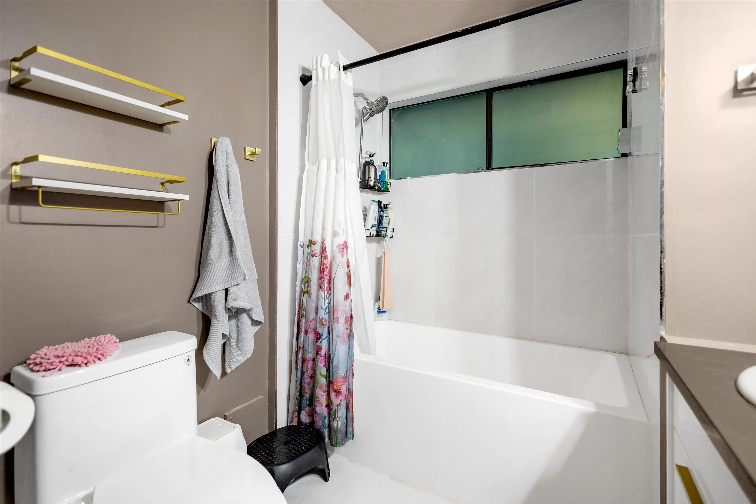 5741 Mayview Crescent