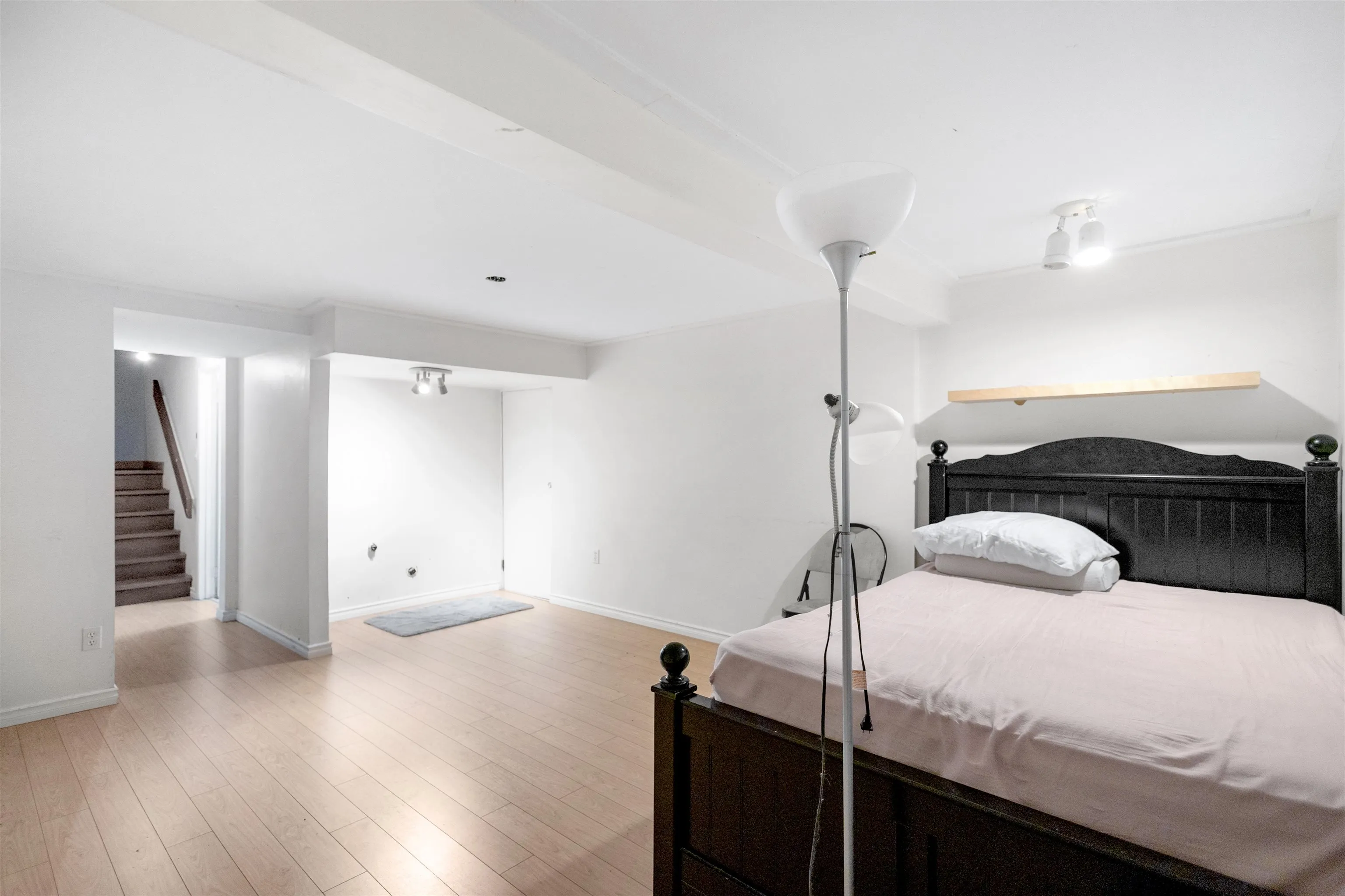 5741 Mayview Crescent