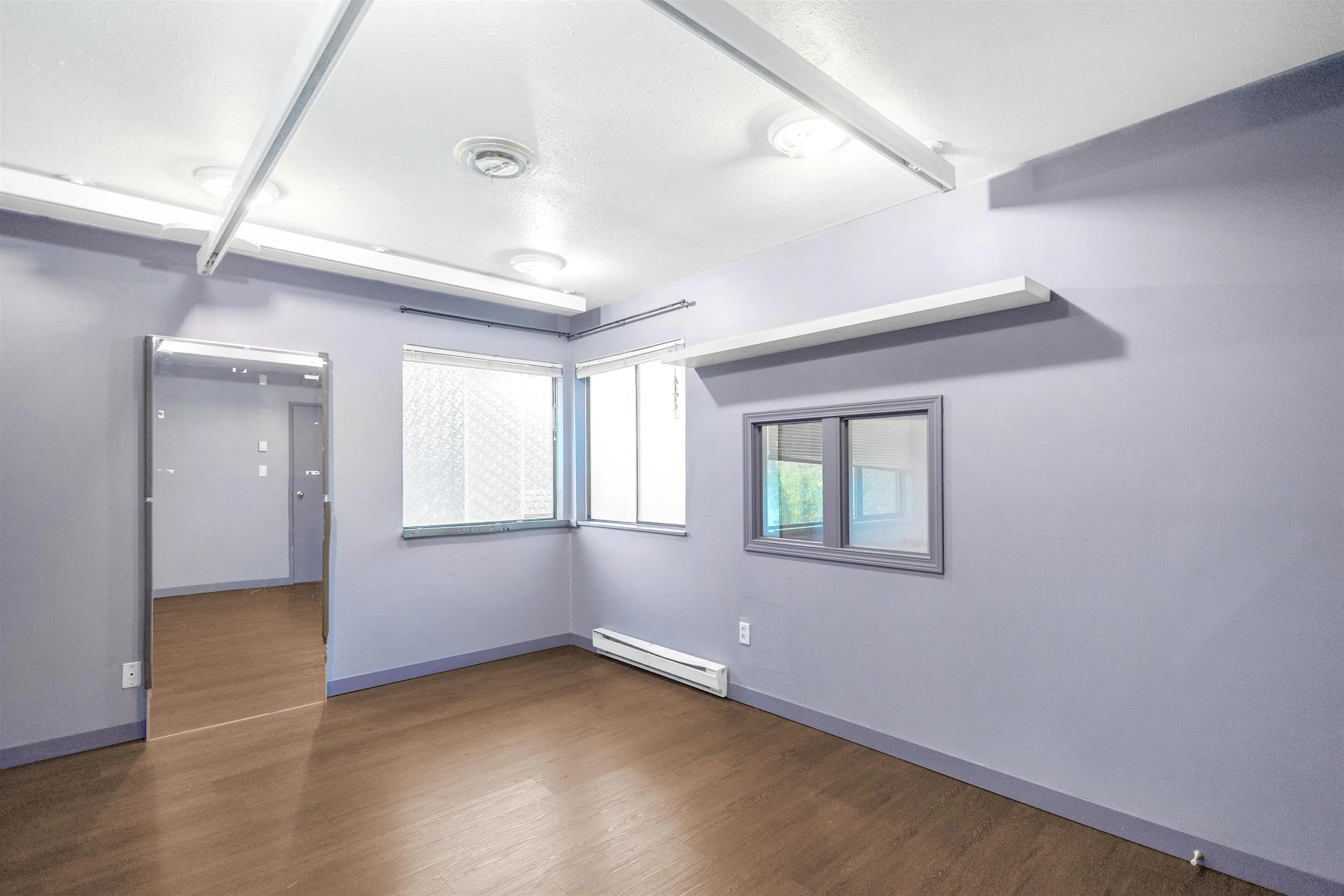 5741 Mayview Crescent