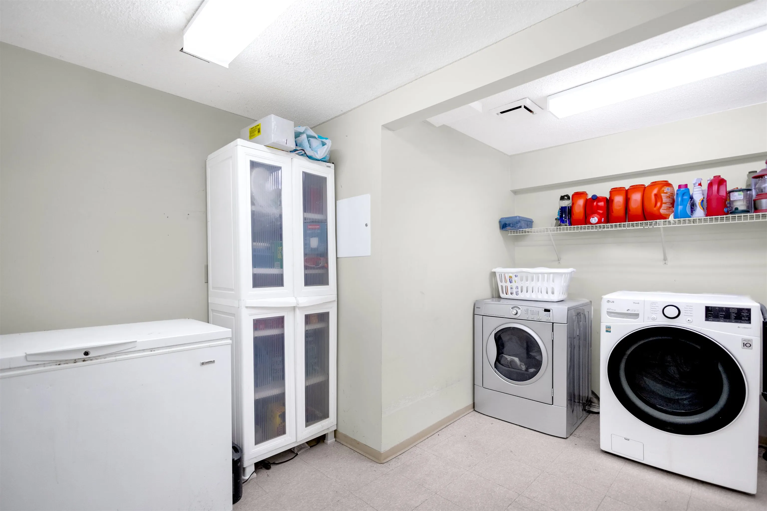 5741 Mayview Crescent