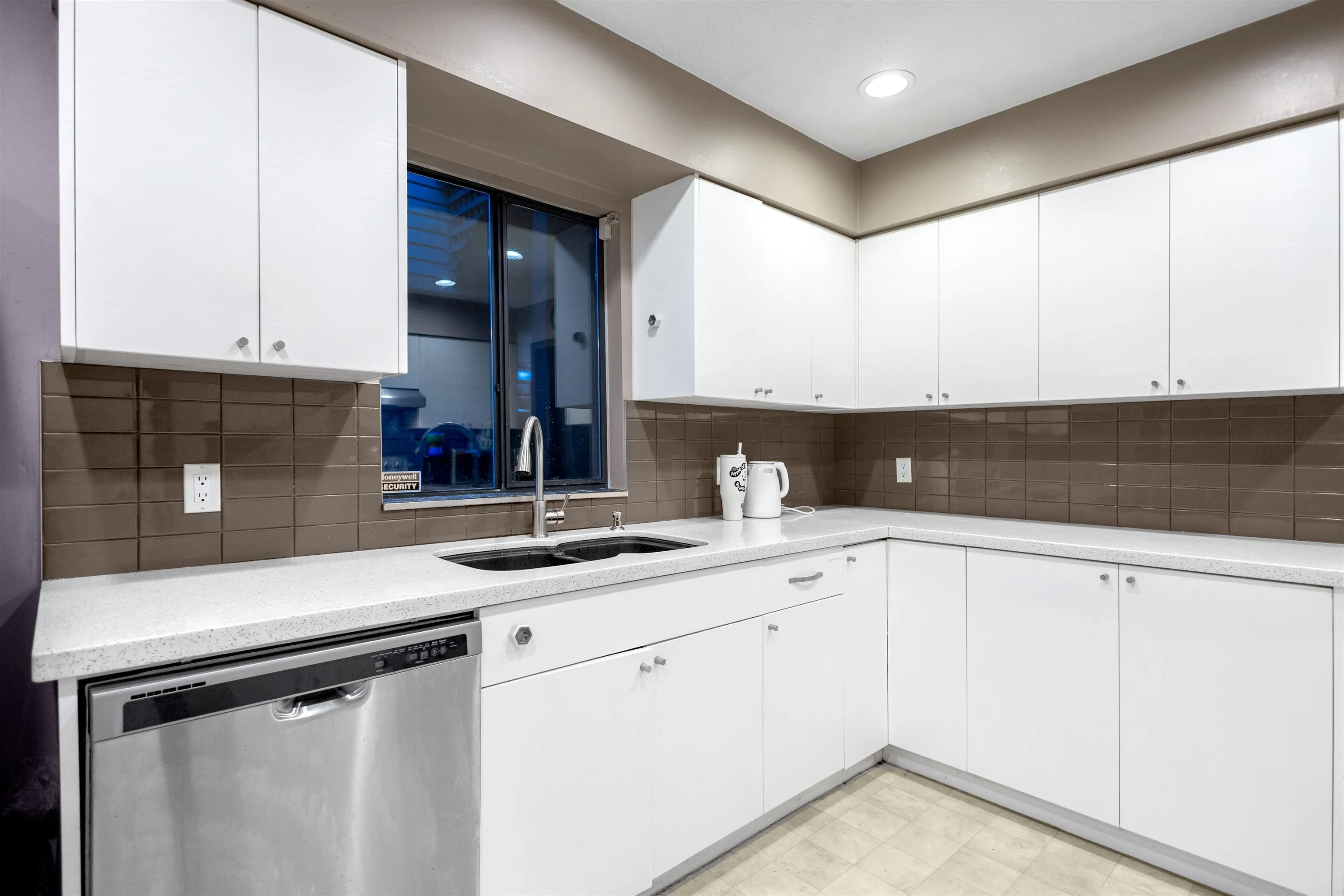 5741 Mayview Crescent