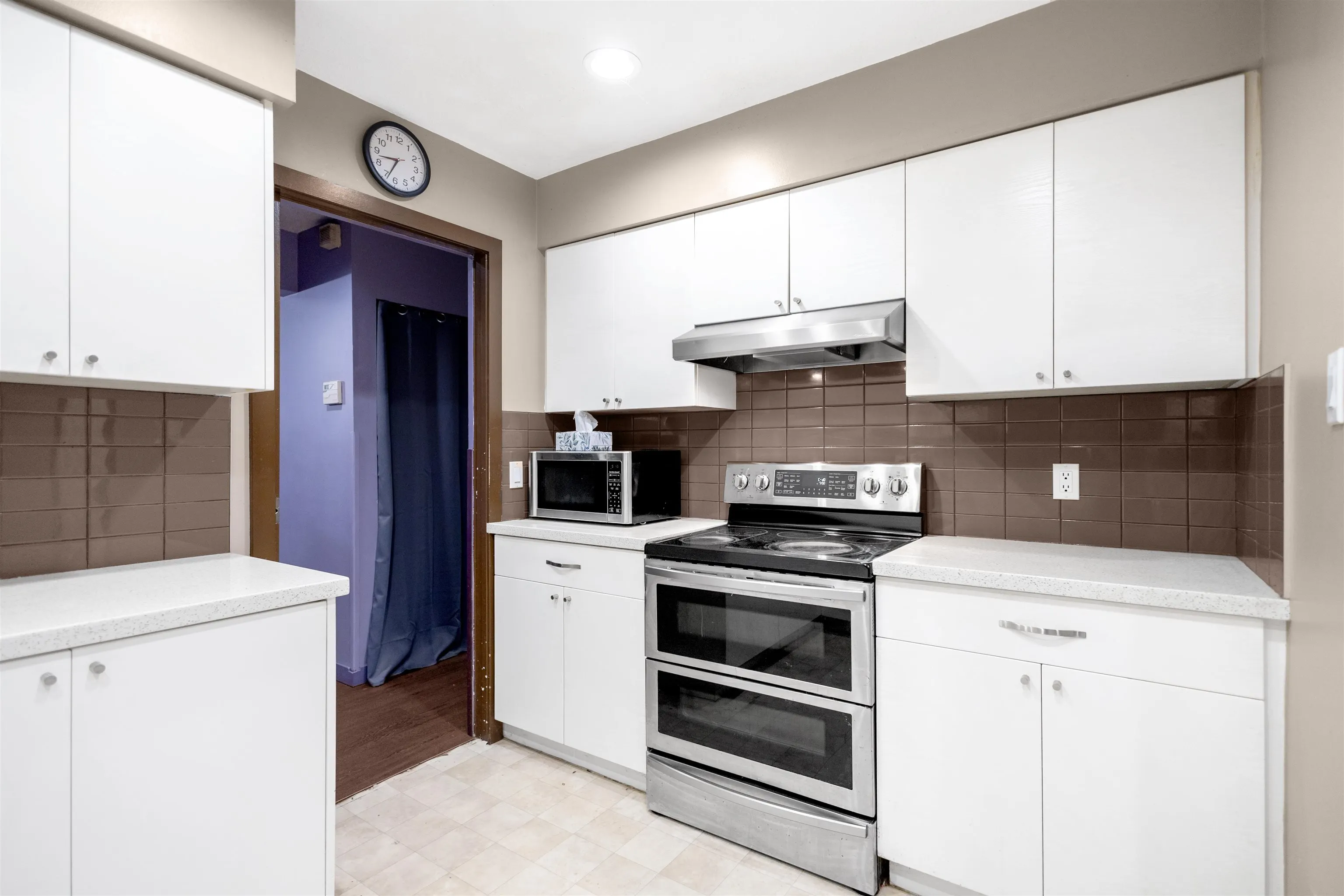 5741 Mayview Crescent