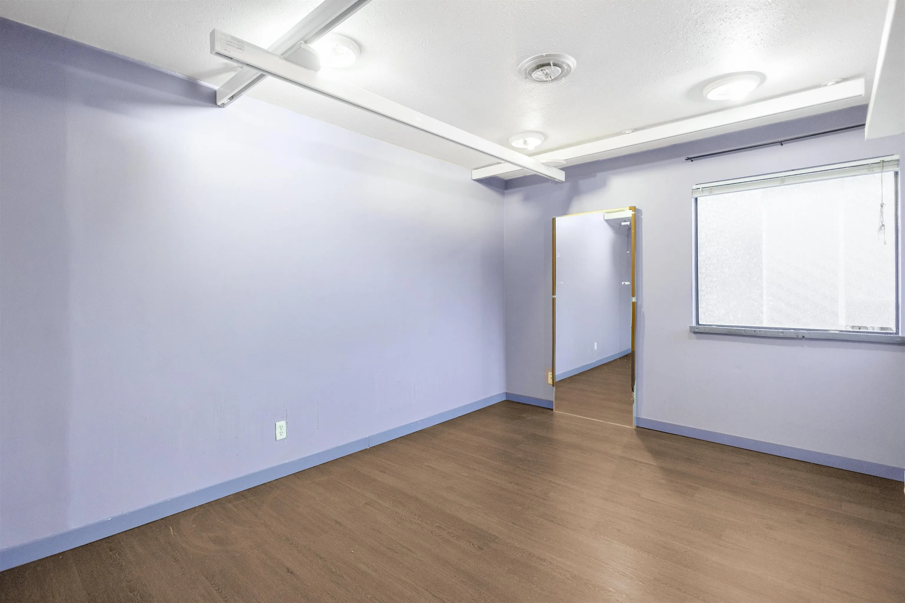 5741 Mayview Crescent