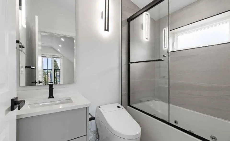 5092 Clarendon Street