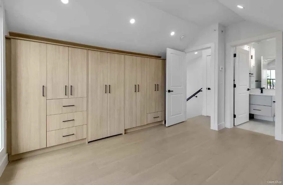 5092 Clarendon Street