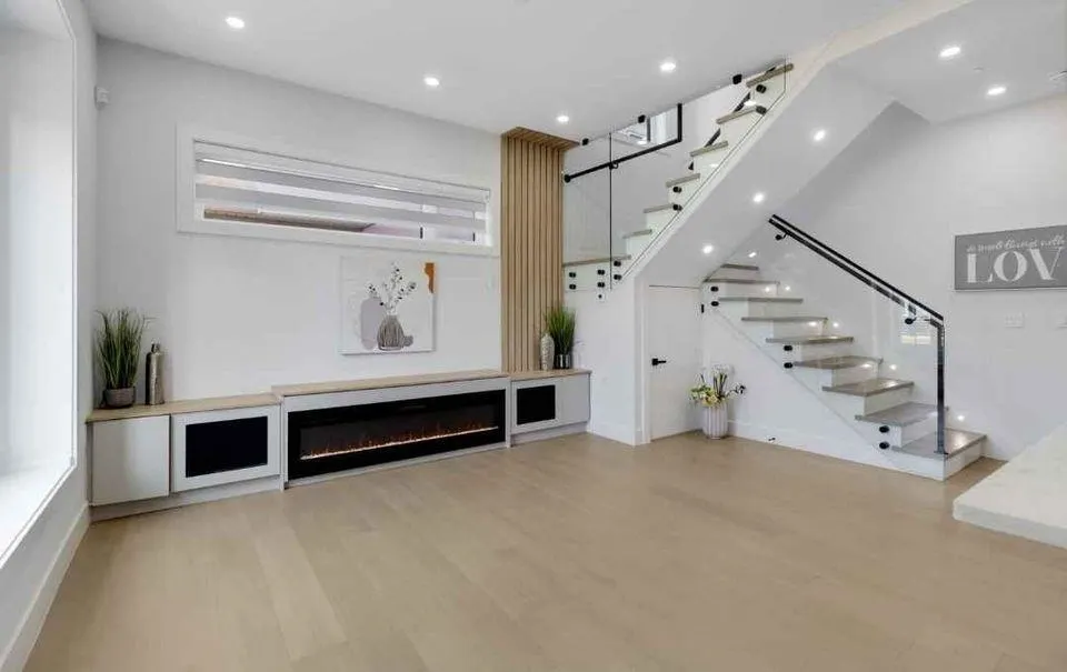 5092 Clarendon Street