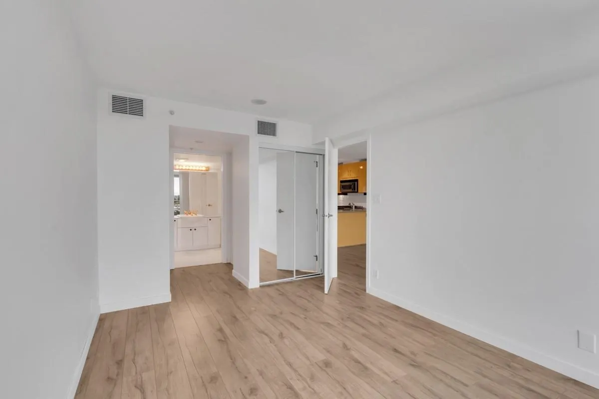 1202 188 E Esplanade