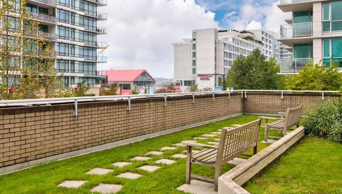 1202 188 E Esplanade