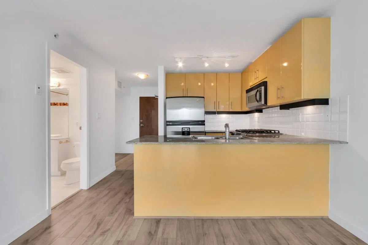 1202 188 E Esplanade