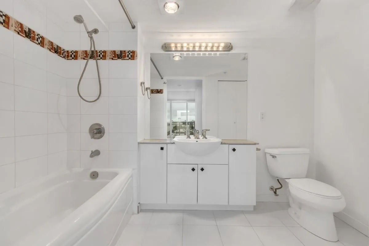 1202 188 E Esplanade