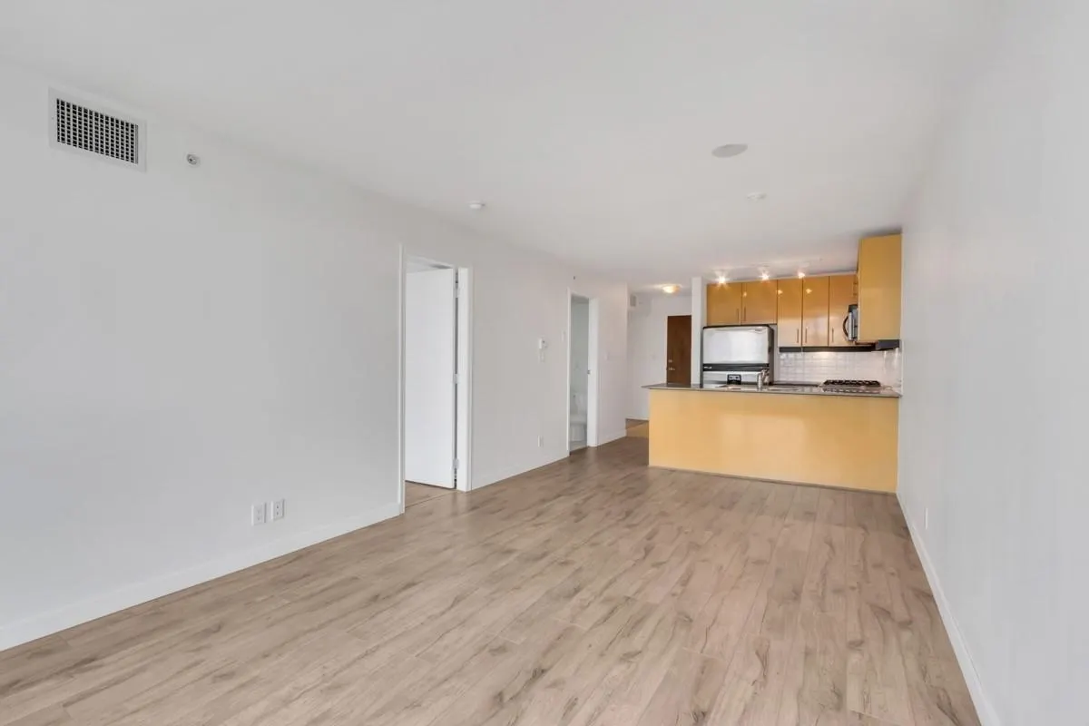 1202 188 E Esplanade