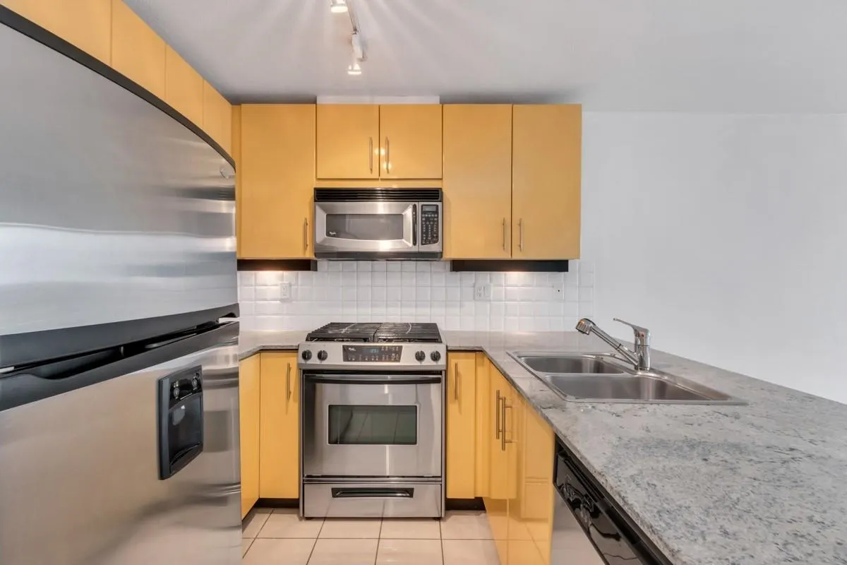 1202 188 E Esplanade