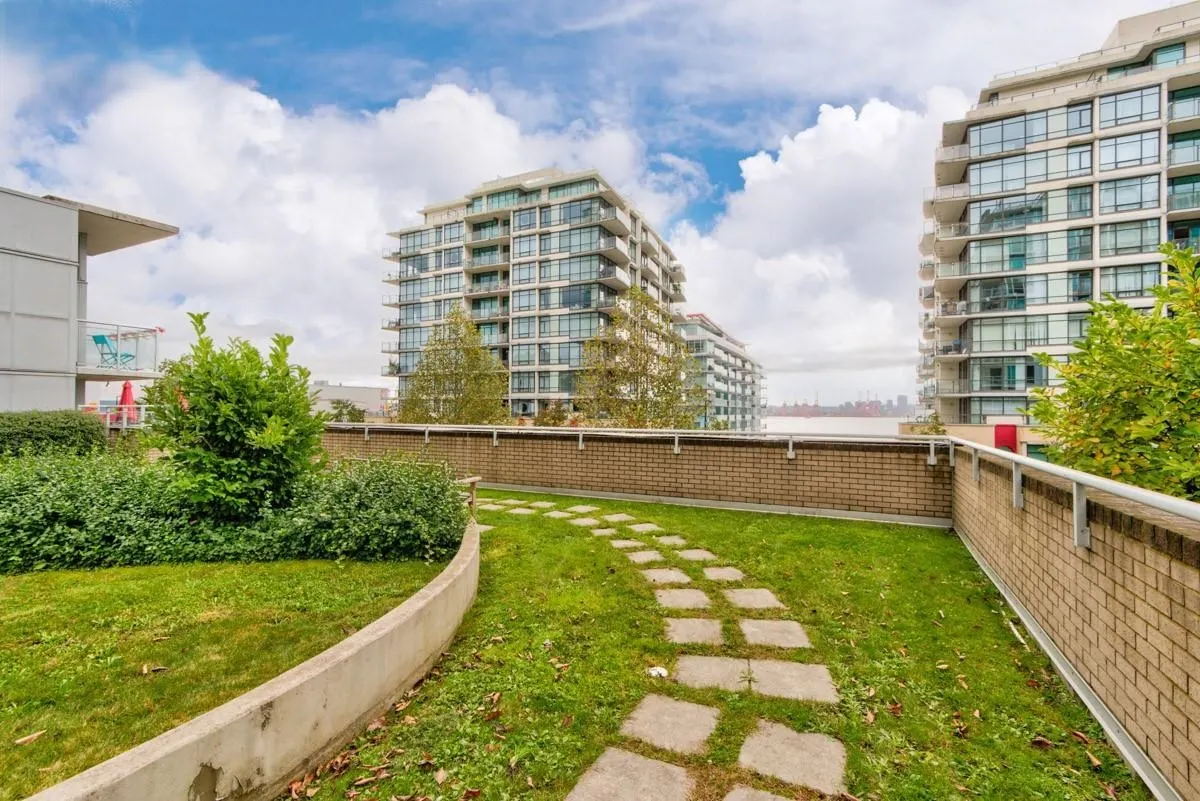 1202 188 E Esplanade