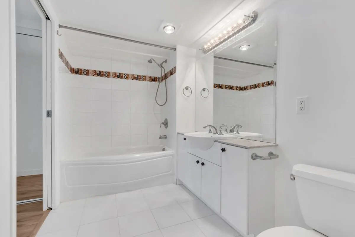 1202 188 E Esplanade