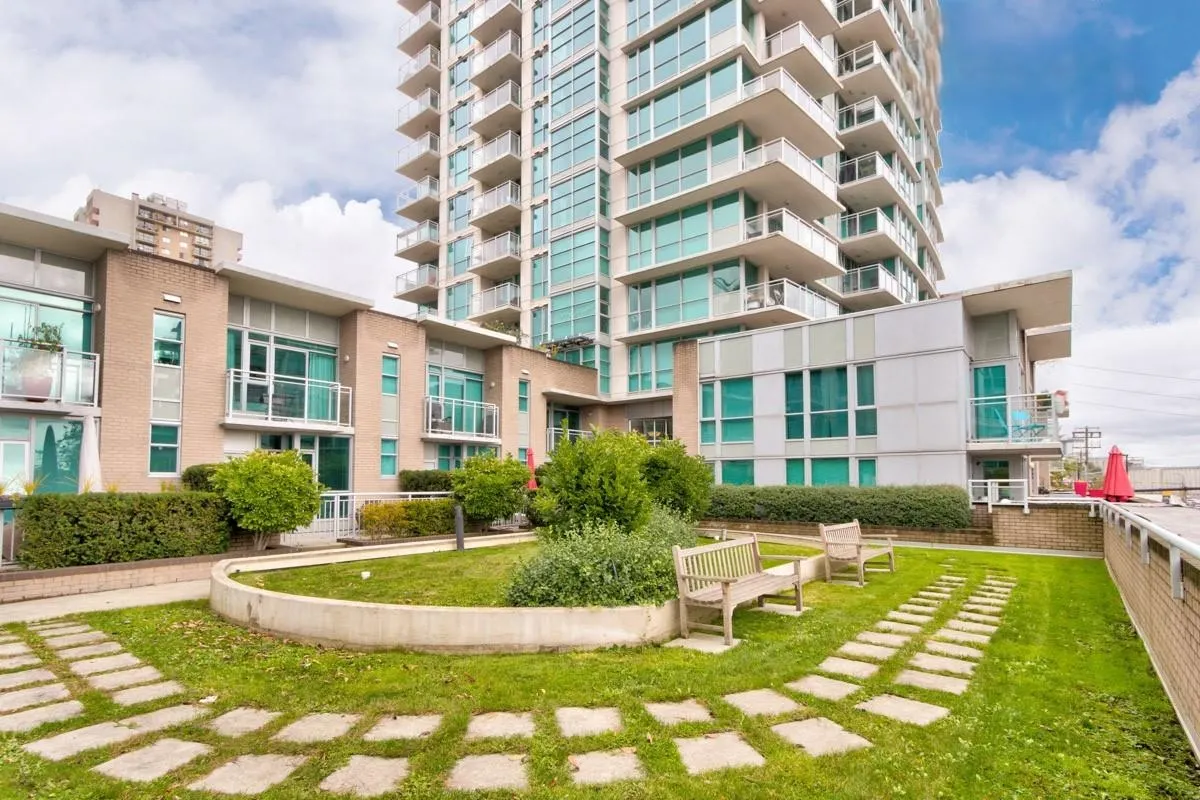 1202 188 E Esplanade