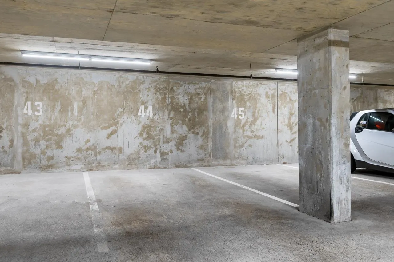 1204 5775 Hampton Place