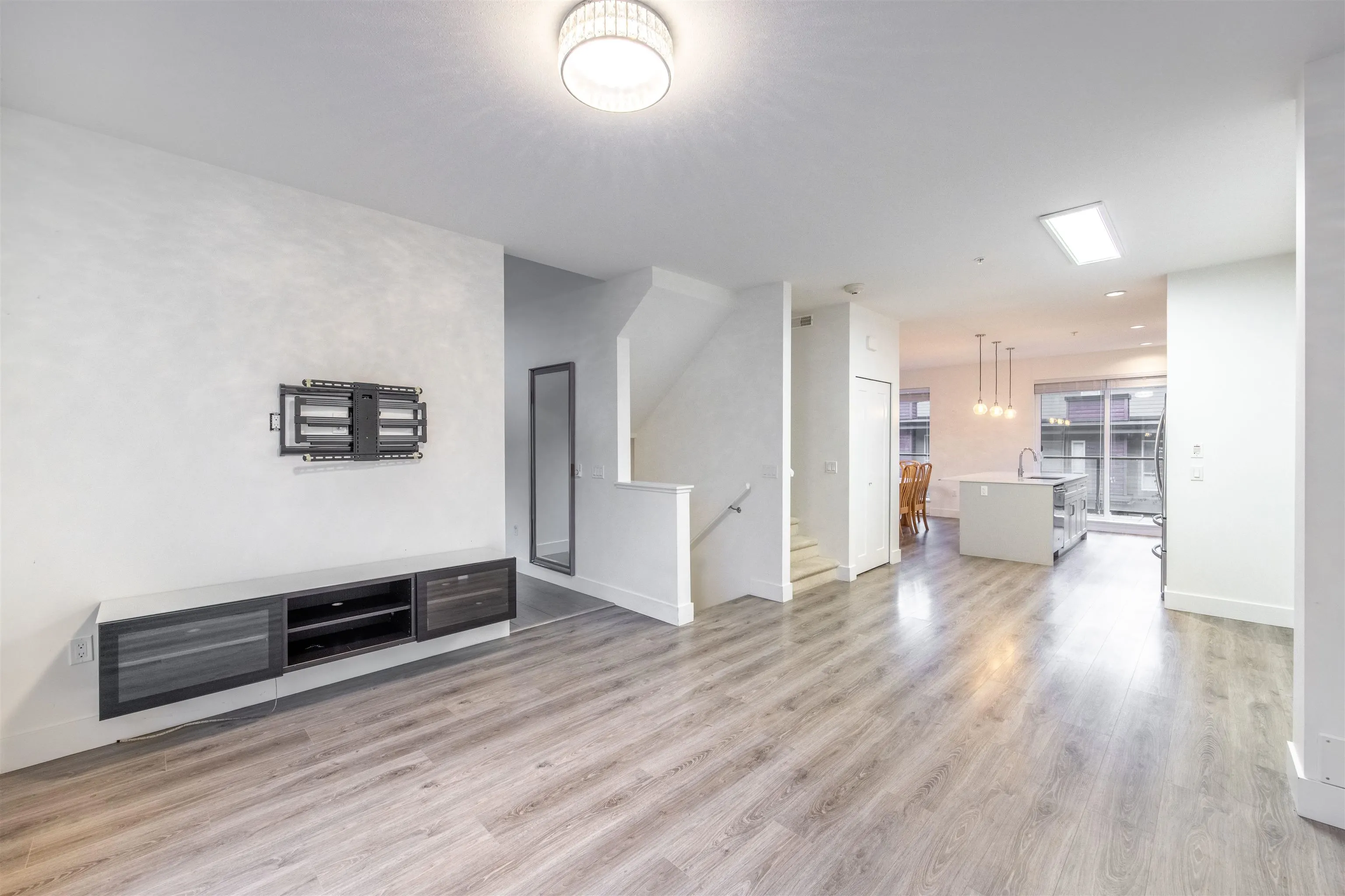 9 15775 Mountain View Drive