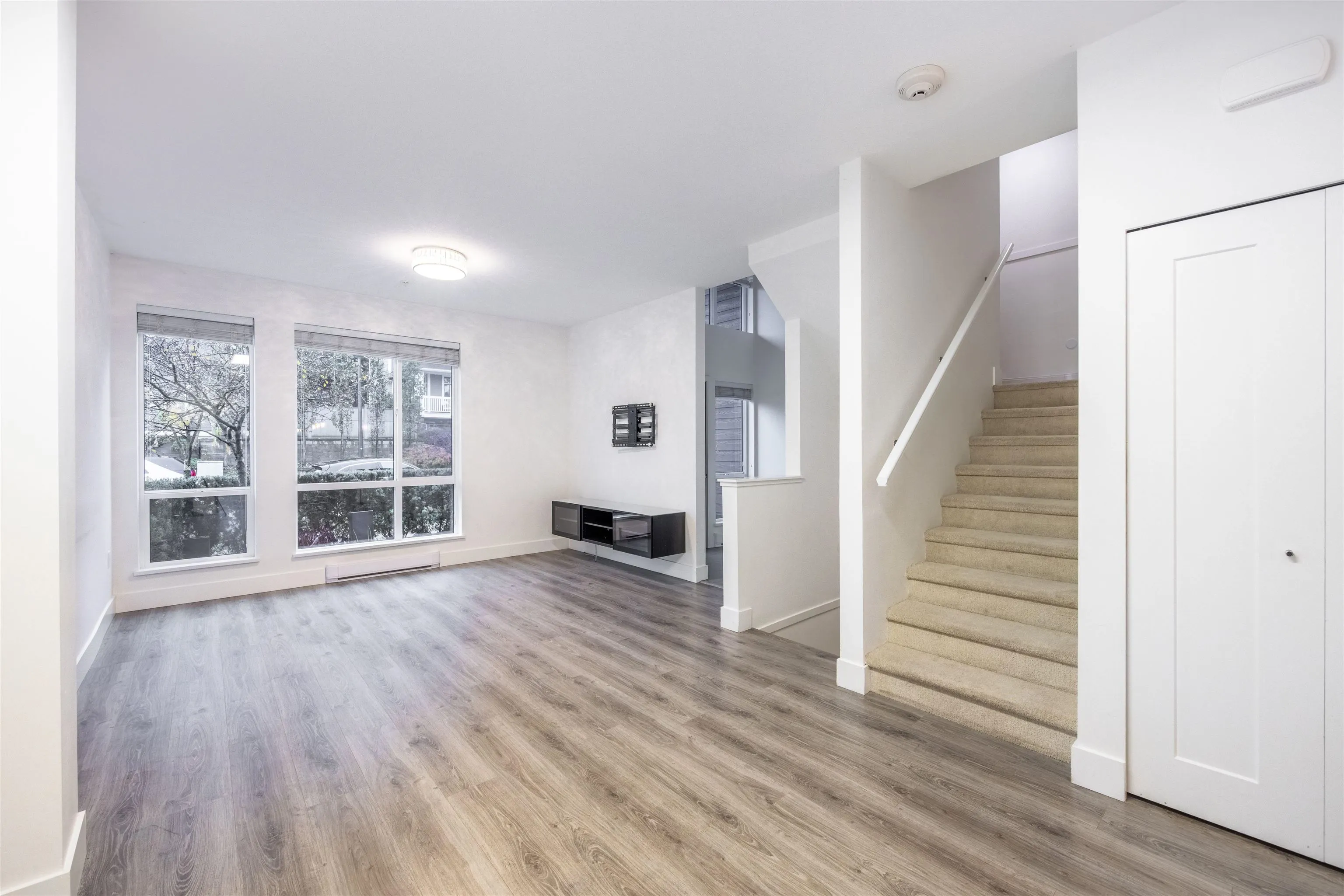 9 15775 Mountain View Drive