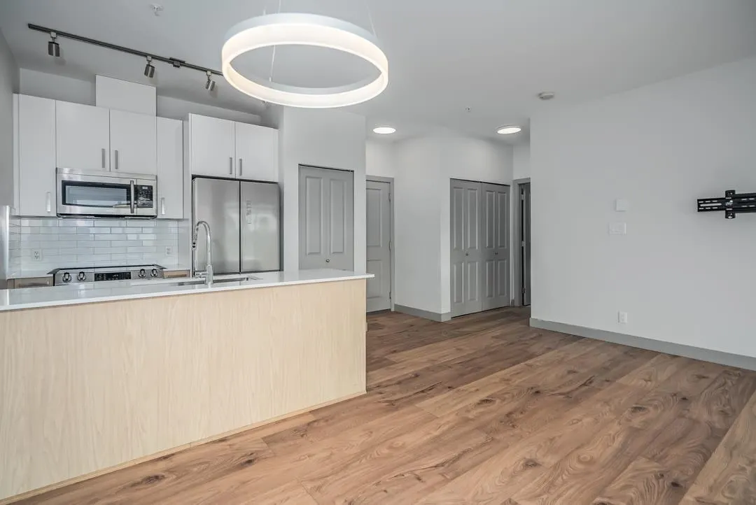 411 6968 Royal Oak Avenue