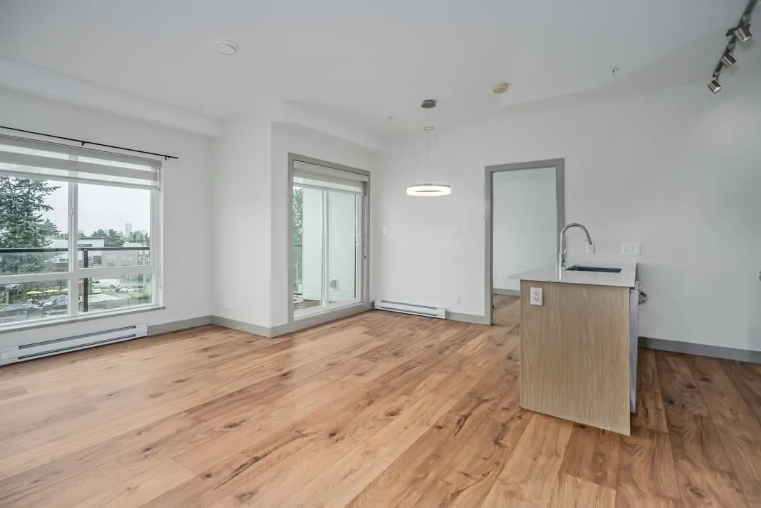 411 6968 Royal Oak Avenue