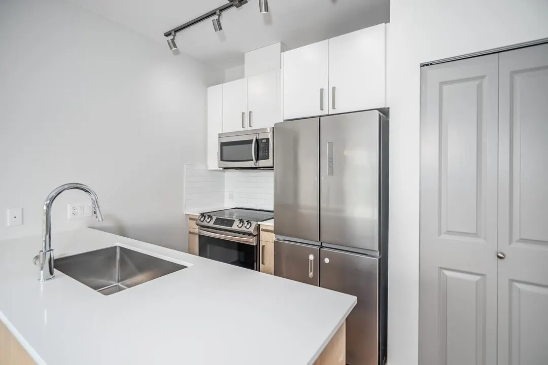 411 6968 Royal Oak Avenue