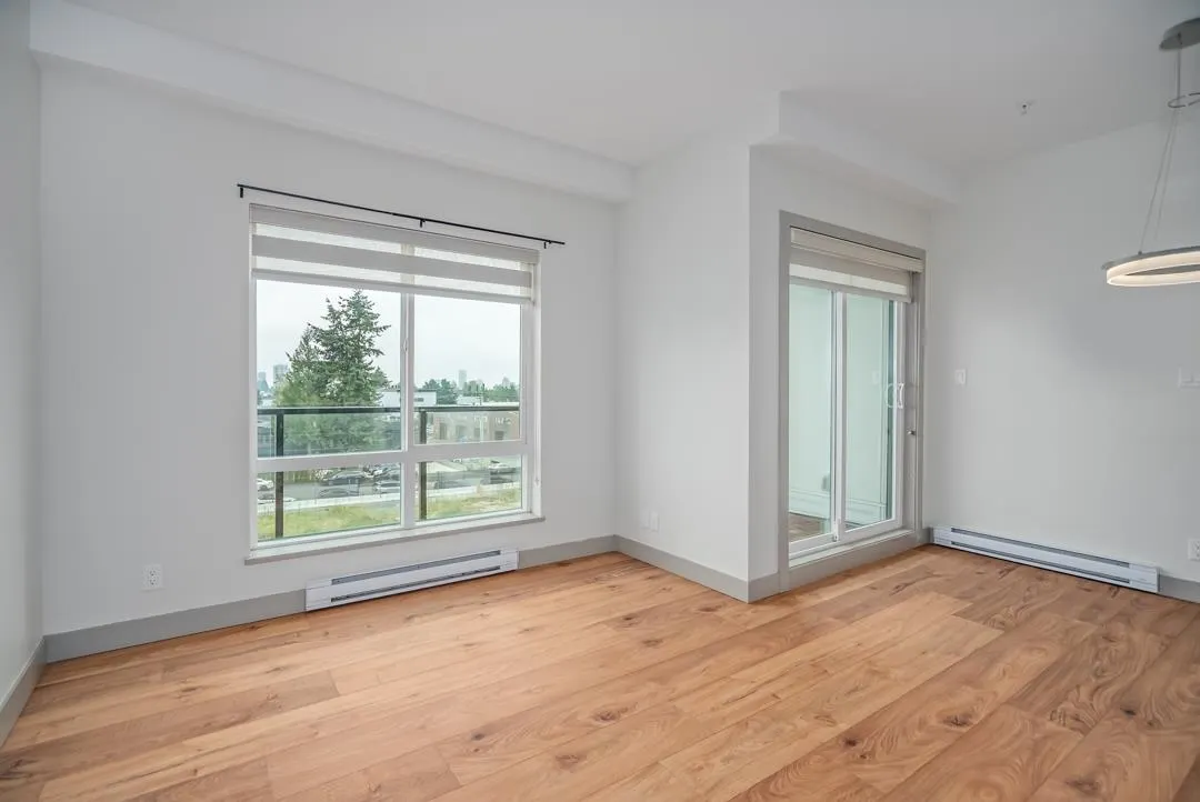 411 6968 Royal Oak Avenue