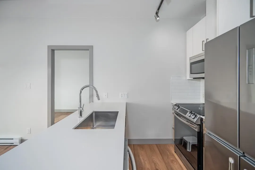 411 6968 Royal Oak Avenue