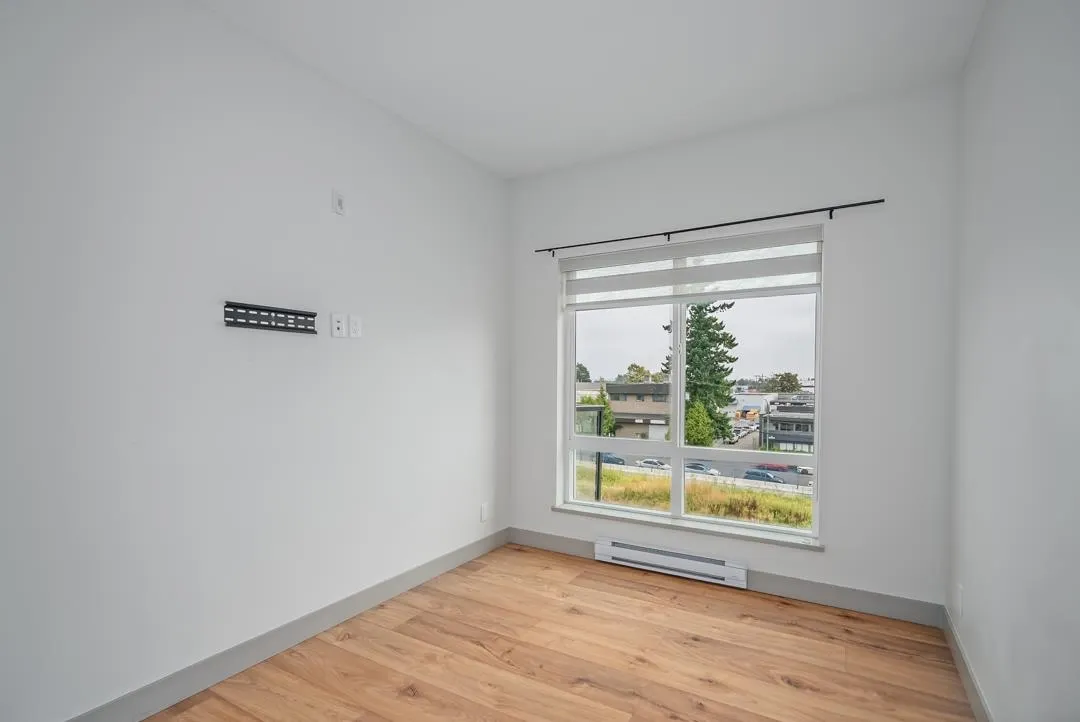 411 6968 Royal Oak Avenue