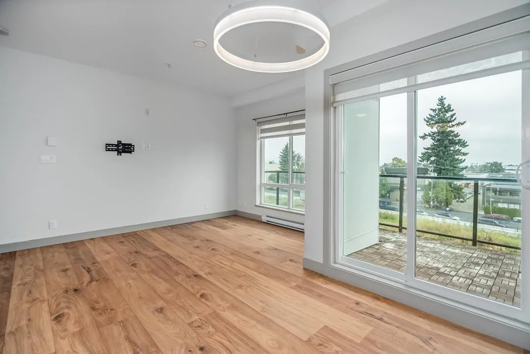 411 6968 Royal Oak Avenue