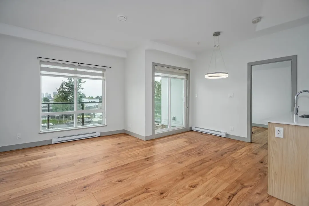 411 6968 Royal Oak Avenue