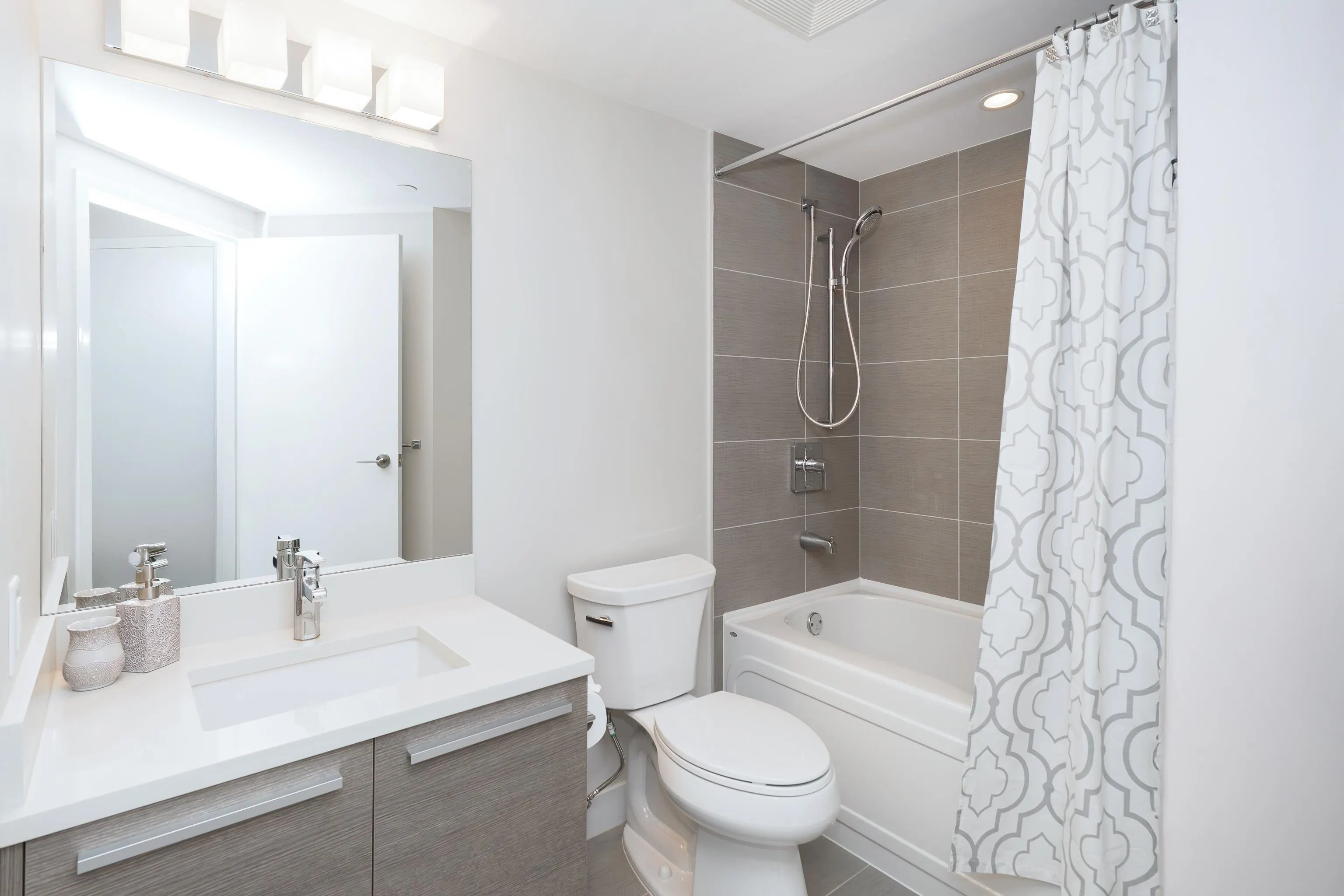 1503 1323 Homer Street