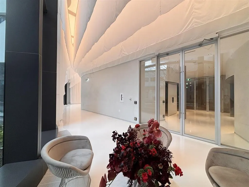 2702 1033 Nelson Street