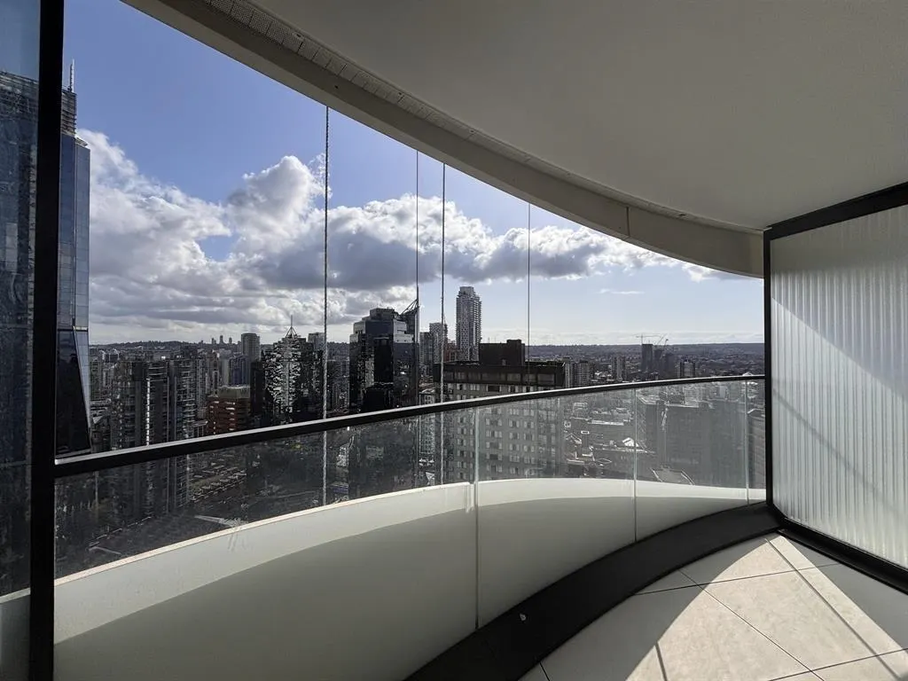 2702 1033 Nelson Street