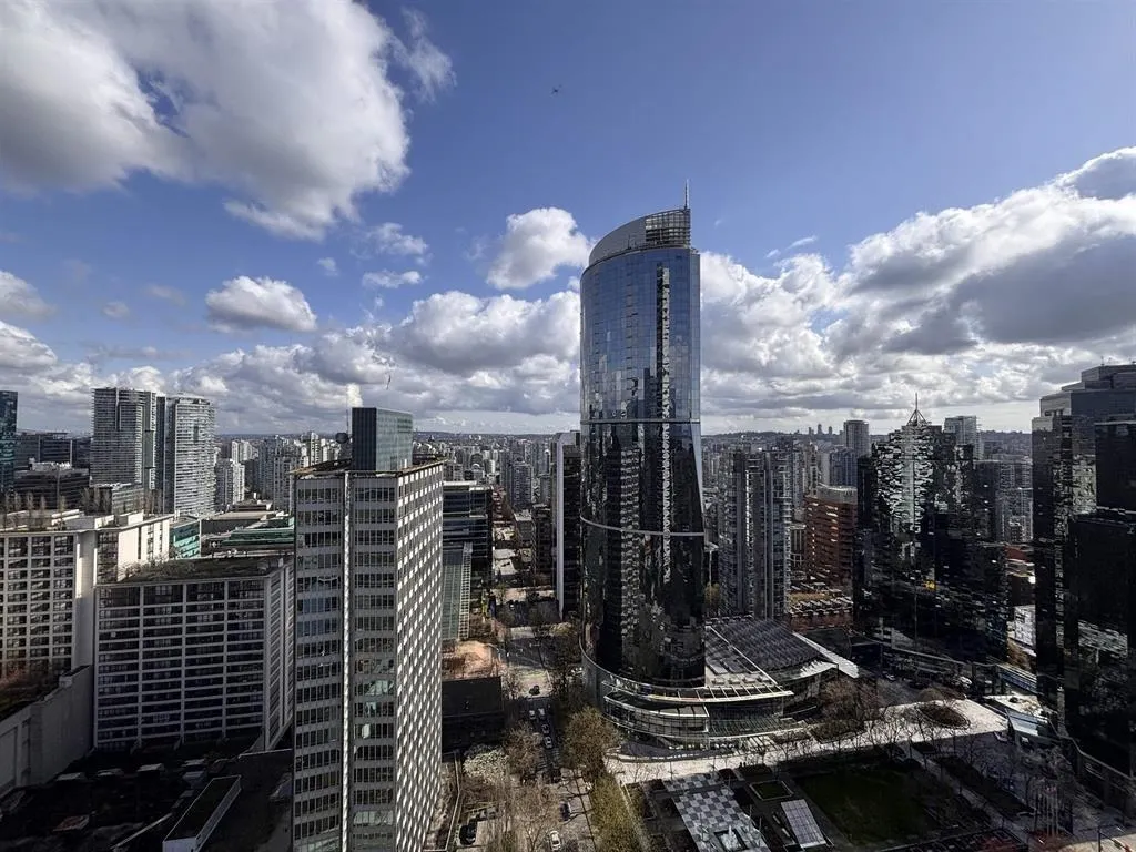 2702 1033 Nelson Street